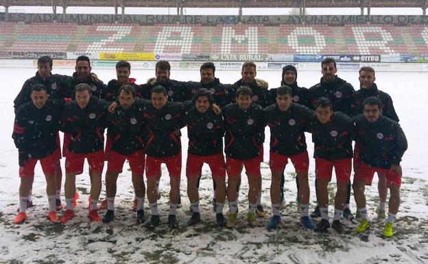 La selección de Castilla y León, ayer en el nevado Ruta de la Plata de Zamora. 