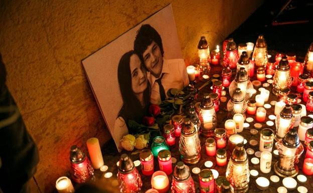 Homenaje al periodista eslovaco asesinado Jan Kuciak y su novia, Martina Kusnirova.