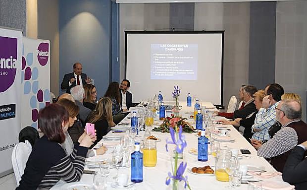 Reunión celebrada para analizar el turismo en Palencia.