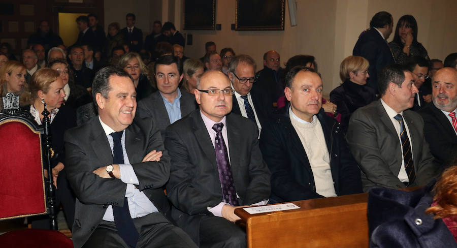 La delegada del Gobierno en Castilla y León, María José Salgueiro, pregonó ayer en la Cofradía Penitencial de Jesús Nazareno, en un acto en el que ensalzó la celebración de la Pasión en Valladolid.