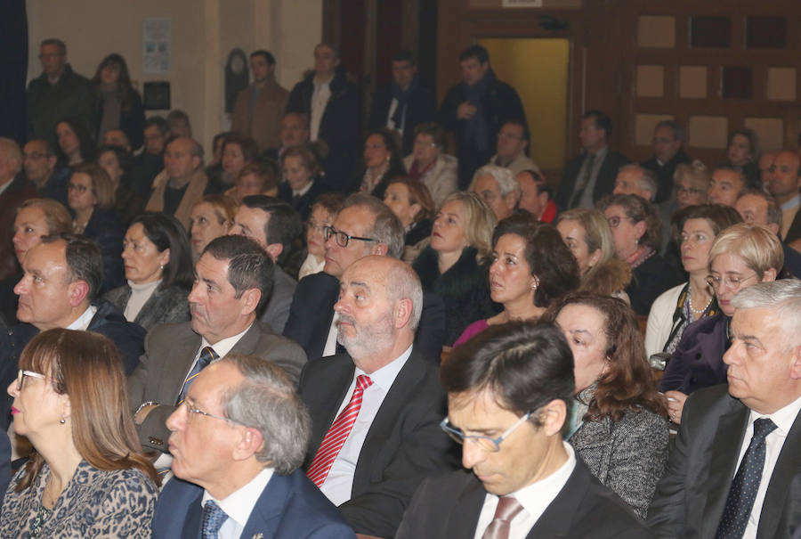 La delegada del Gobierno en Castilla y León, María José Salgueiro, pregonó ayer en la Cofradía Penitencial de Jesús Nazareno, en un acto en el que ensalzó la celebración de la Pasión en Valladolid.