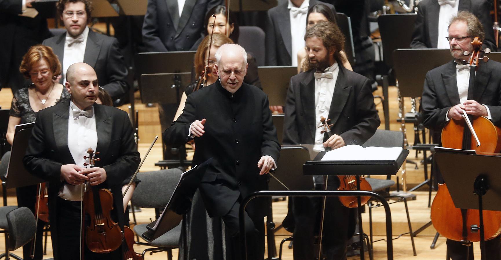 01.03.13 Al frente de más de 200 músicos, emocionó a un Auditorio Miguel Delibes lleno con el 'Réquiem de Guerra, de Britten.