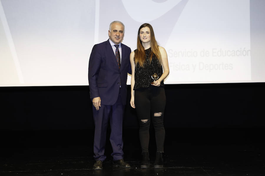 La atleta Marta Guijo, la jugadora de hockey sobre hielo Clara Hernández del Río, el atleta Miguel Delgado y el equipo de voleibol femenino de la Universidad de Salamanca fueron galardonados como mejores deportistas universitarios