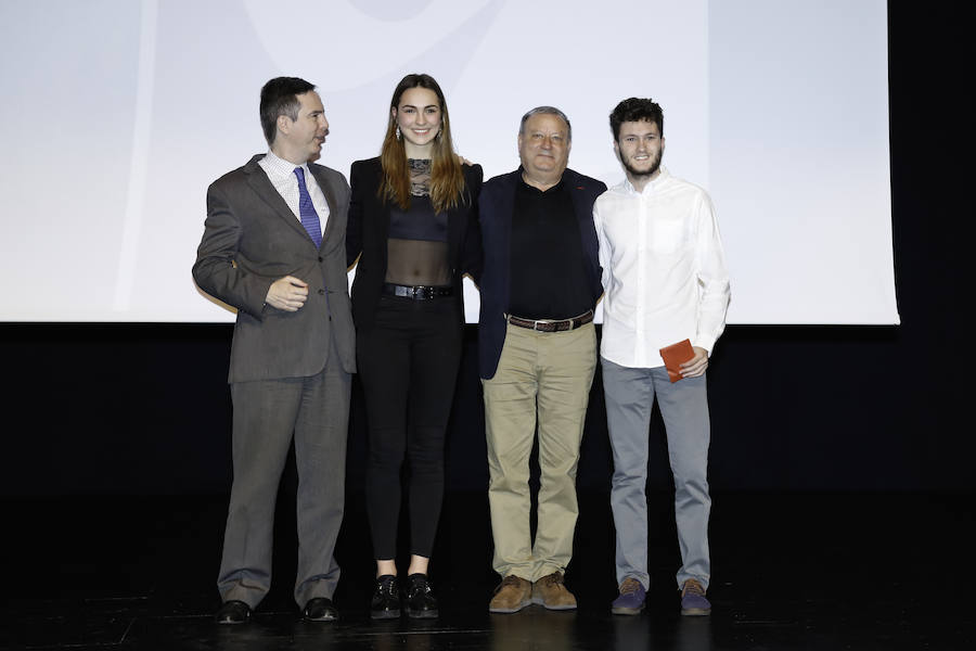 La atleta Marta Guijo, la jugadora de hockey sobre hielo Clara Hernández del Río, el atleta Miguel Delgado y el equipo de voleibol femenino de la Universidad de Salamanca fueron galardonados como mejores deportistas universitarios