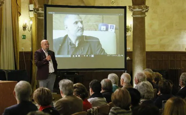 Javier Martín, durante en un conferencia enel Casino. 