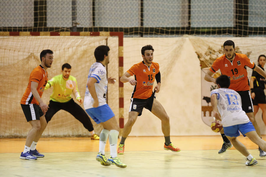 Fotos: Partido entre el BM Ciudad de Salamanca y el Atlético Avilesina