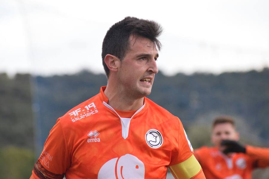 Jornada redonda para el equipo salmantino, que se coloca primero antes de recibir al Astorga el miércoles gracias a los goles de Diego Abad y Carlos López