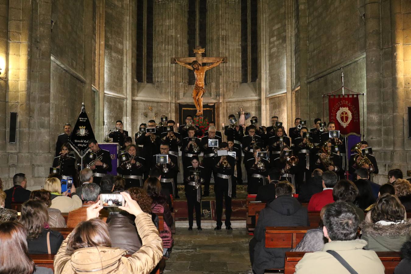 Participaron la Agrupación Torre del Reloj (Peñafiel), la banda de la Cofradía de la Sagrada Pasión y la de la Hermandad de la Preciosísima Sangre