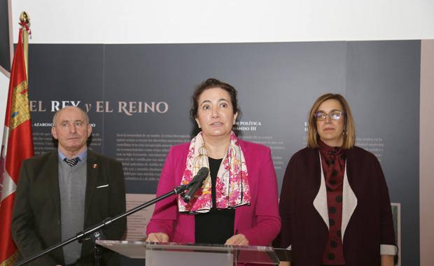 Josefa Garcia Cirac, entre Ángel Castro y Ángeles Armisén.
