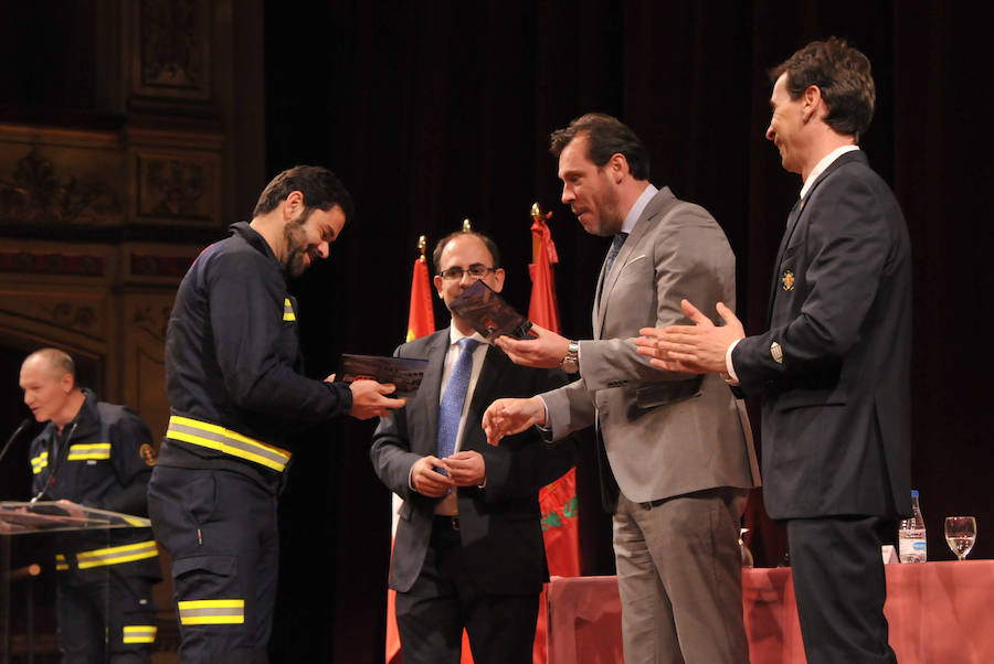 El acto sirvió para rendir homneaje a los 26 bomberos jubilados en los últimos dos años 