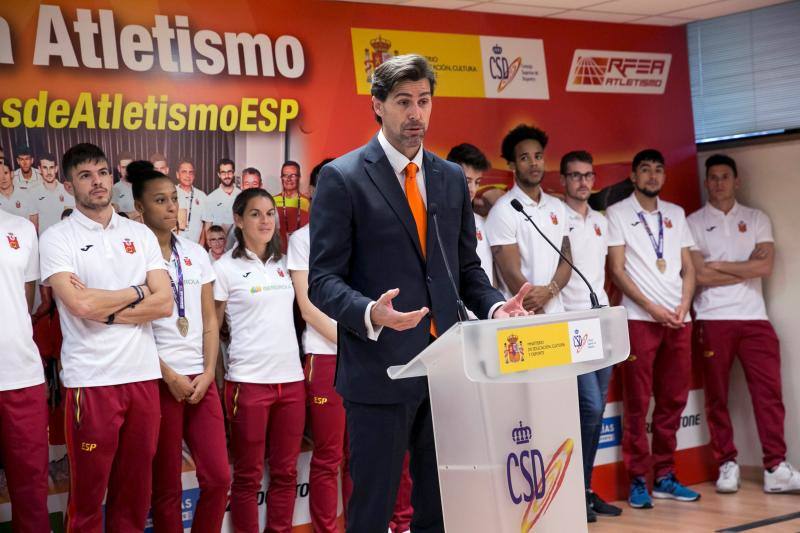 Fotos: Recibimiento de Íñigo Méndez de Vigo a la selección española de atletismo