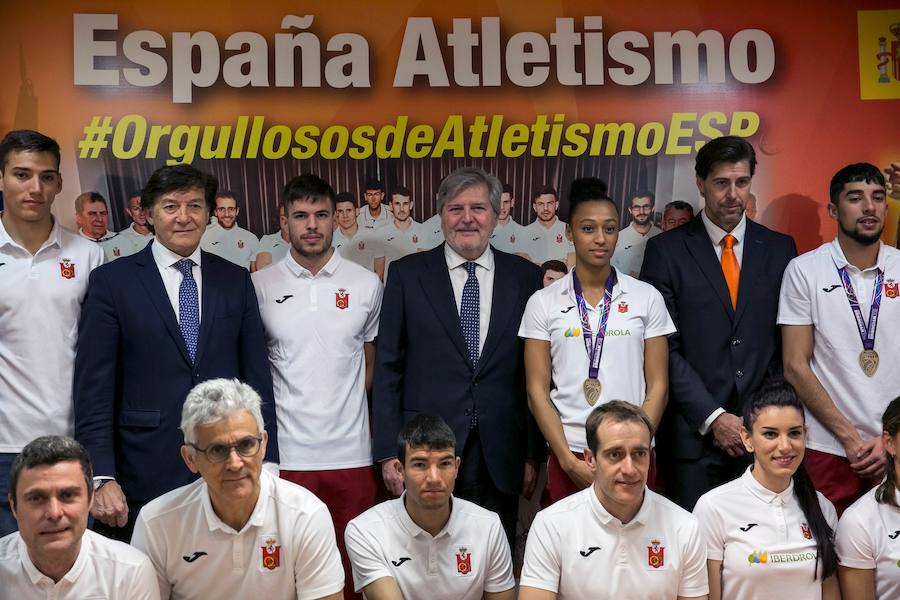 Fotos: Recibimiento de Íñigo Méndez de Vigo a la selección española de atletismo