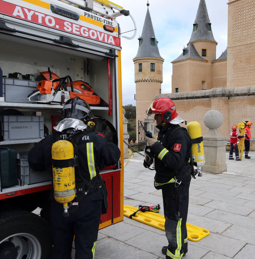 Fotos: Simulacro de incendio en el Alcázar de Segovia