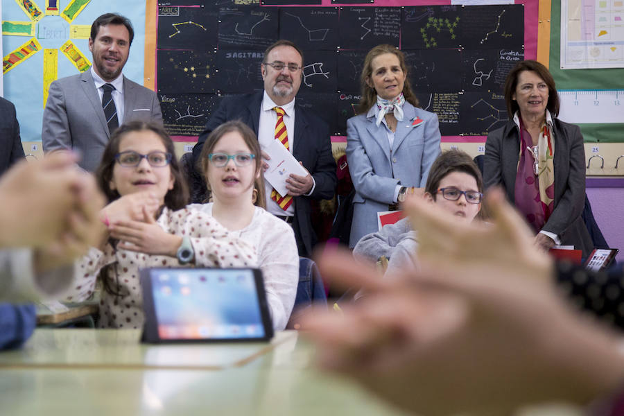 La infanta Elena acude a la presentación del programa educativo Talleres Controla TIC, de la Fundación Mapfre.