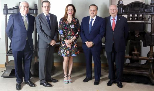 Silvia Clemente, presidenta de las Cortes de Castilla y León, junto a los presidentes del CES, el Consejo de Cuentas y el Consejo Consultivo y el Procurador del Común