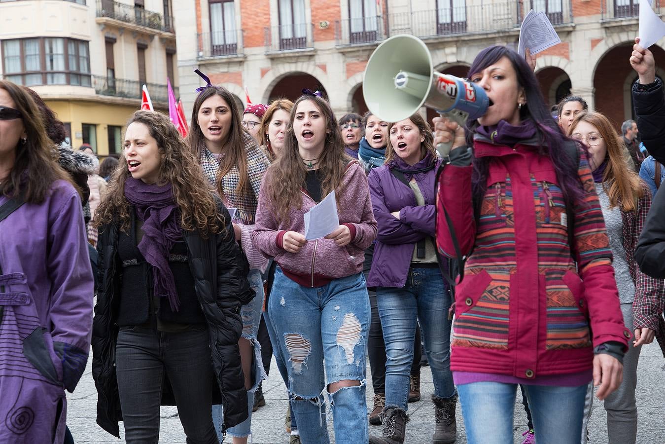 Fotos: Las mujeres de Castilla y León salen a la calle en el 8-M | El ...