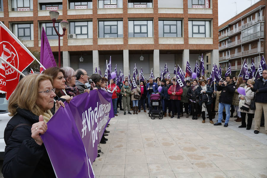 Fotos: Concentración de UGT y CCOO de Palencia por el Día de la Mujer