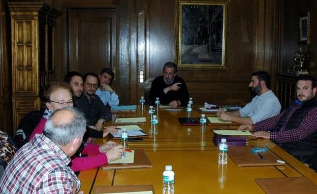 Reunión de representantes de la Diputación con las asociaciones apícolas de la provincia
