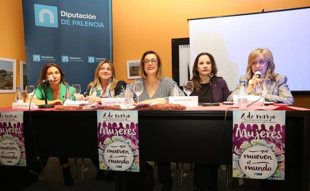 Mesa redonda celebrada en Baltanás sobre la mujer.