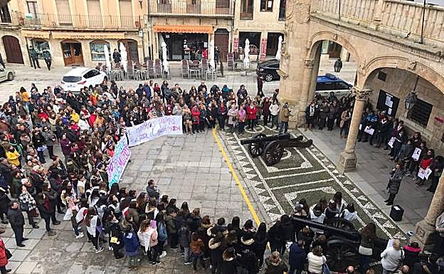 Ciudad Rodrigo, Carbajosa de la Sagrada, Béjar y Santa Marta de Tormes han celebrado diferentes actos con motivo del Día de la Mujer, entre los que no han faltado las concentraciones.