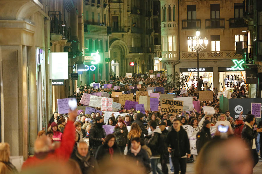 Más de 15.000 personas, según Policía Nacional, han participado en Salamanca en la manifestación convocada por los movimientos feministas con motivo del 8-M