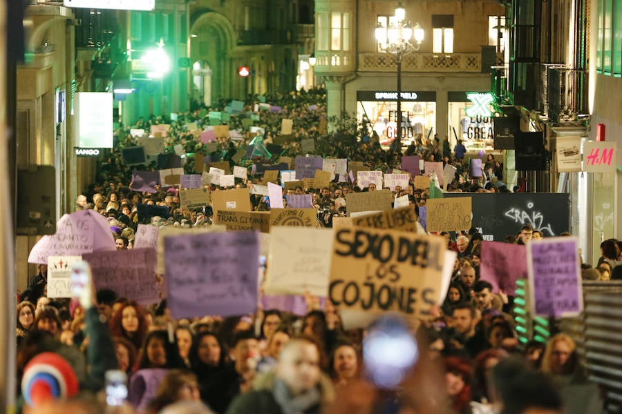 Más de 15.000 personas, según Policía Nacional, han participado en Salamanca en la manifestación convocada por los movimientos feministas con motivo del 8-M