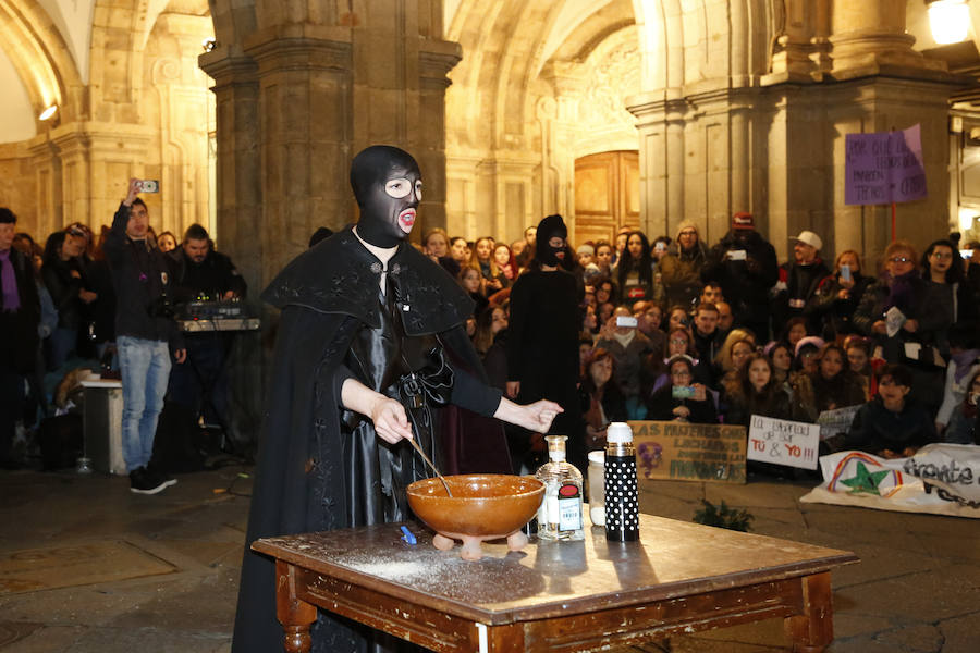 Más de 15.000 personas, según Policía Nacional, han participado en Salamanca en la manifestación convocada por los movimientos feministas con motivo del 8-M