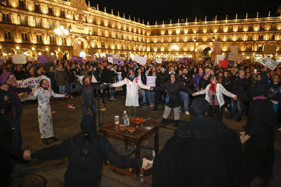 Más de 15.000 personas, según Policía Nacional, han participado en Salamanca en la manifestación convocada por los movimientos feministas con motivo del 8-M