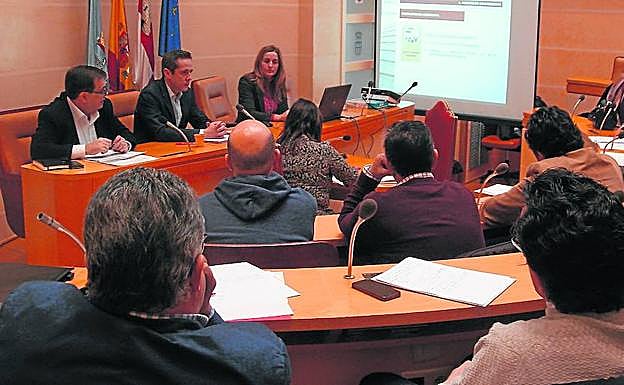 Reunión del Consejo Sectorial de Desarrollo Económico en el Ayuntamiento de Segovia. 