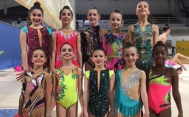 Gimnastas del Rítmica Salamanca en Ponferrada.