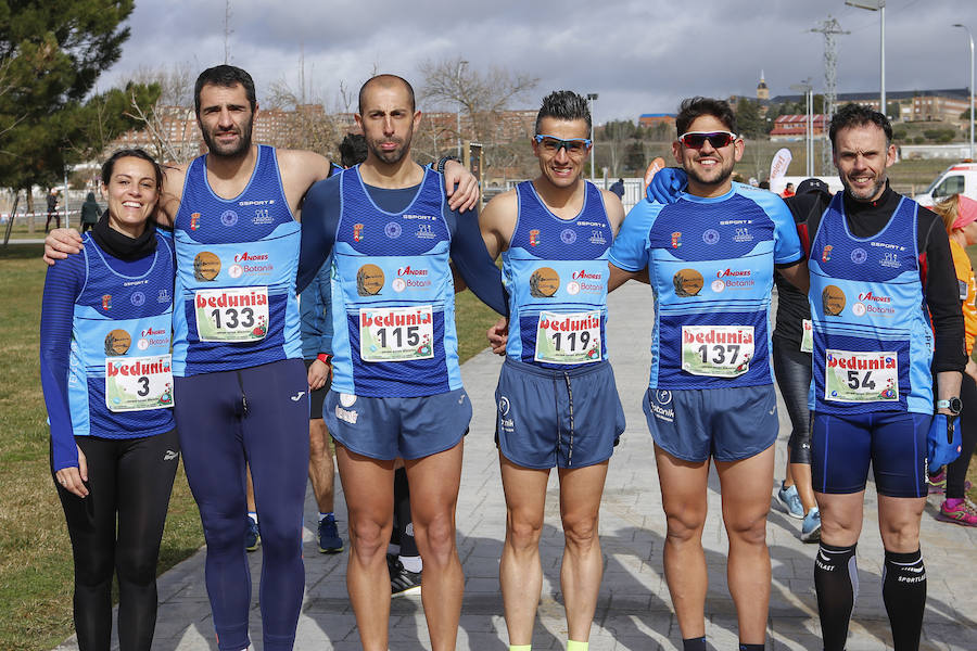 Ni el viento ni la lluvia aguaron la fiesta atlética que tuvo lugar el domingo con la celebración de la III Enjoy! Running 10K Aldehuela. 
