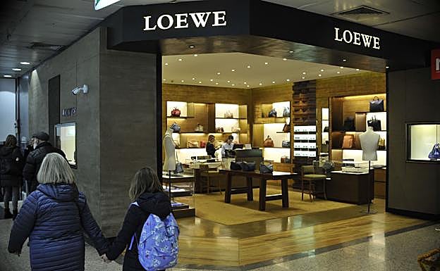 Tienda de Loewe, firma que ha solicitado a la RAE el cambio de la definición de lujo.