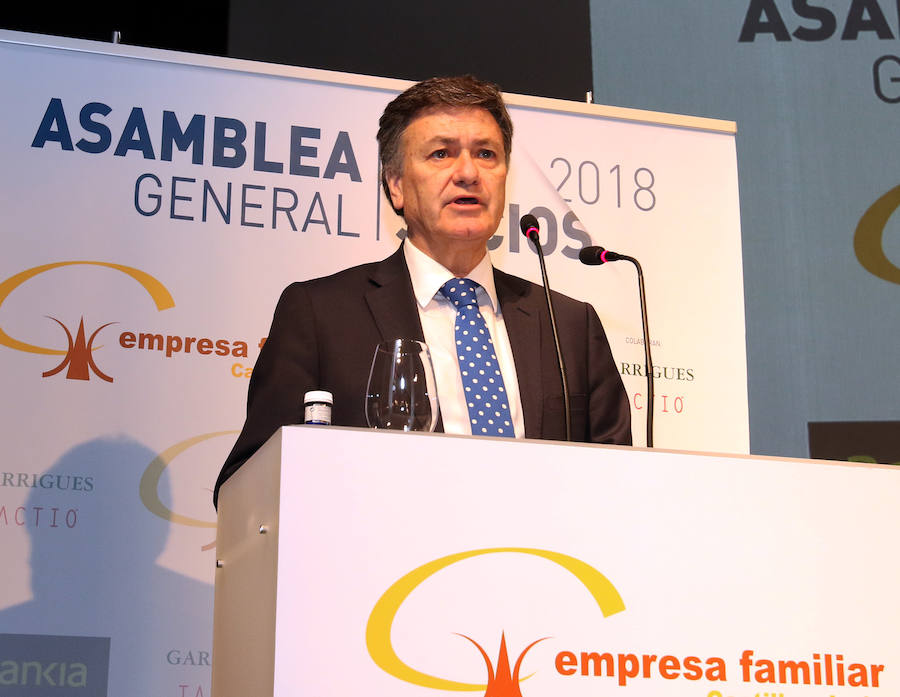 Fotos: Cristóbal Montoro clausura la Asamblea de la Empresa Familiar de Castilla y León