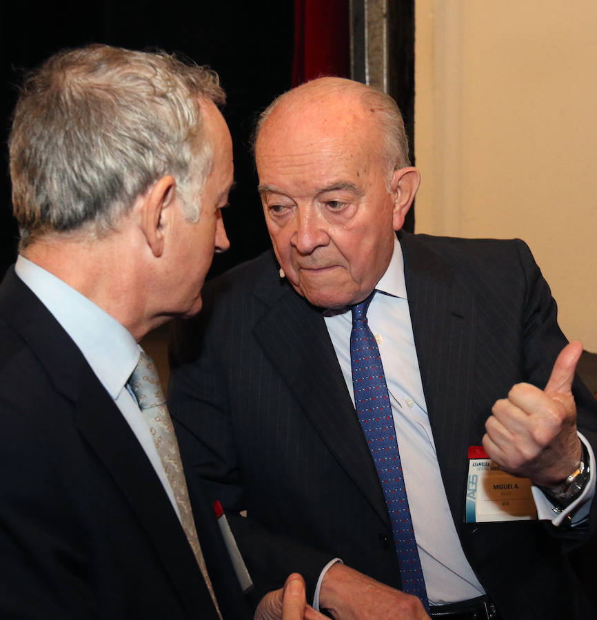 Fotos: Cristóbal Montoro clausura la Asamblea de la Empresa Familiar de Castilla y León