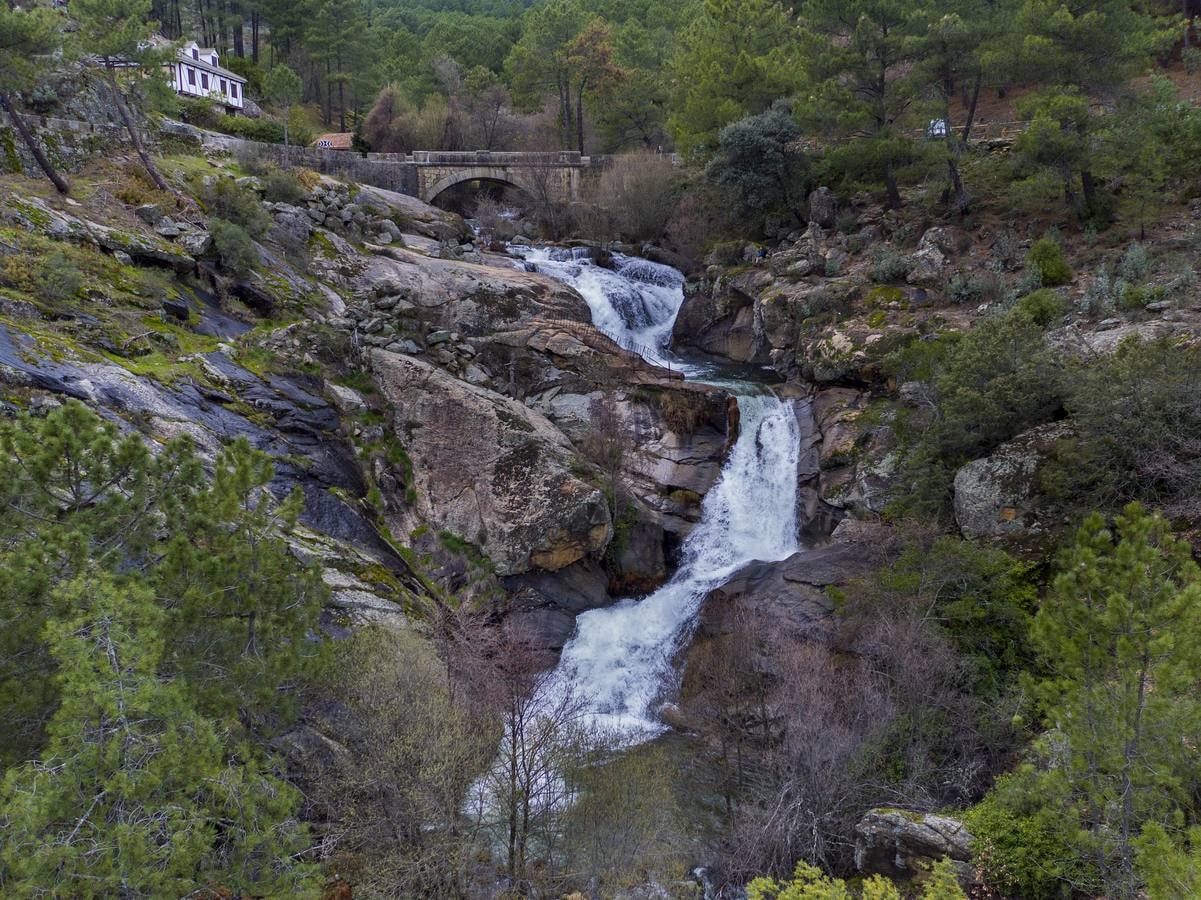 Cascada del río Arbillas en Arenas de San Pedro (Ávila).