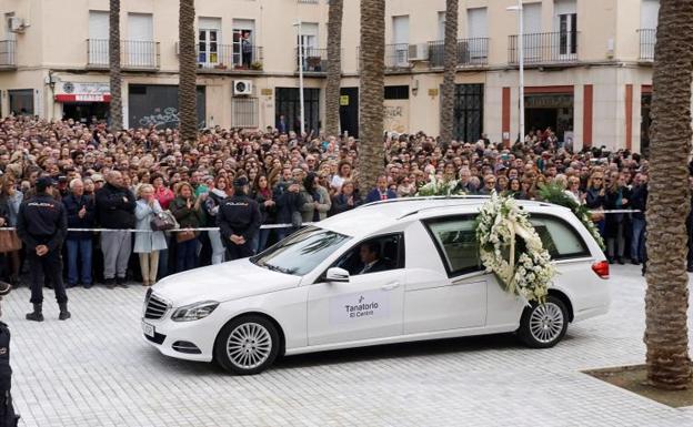 Llegada del féretro a la catedral de Almería.