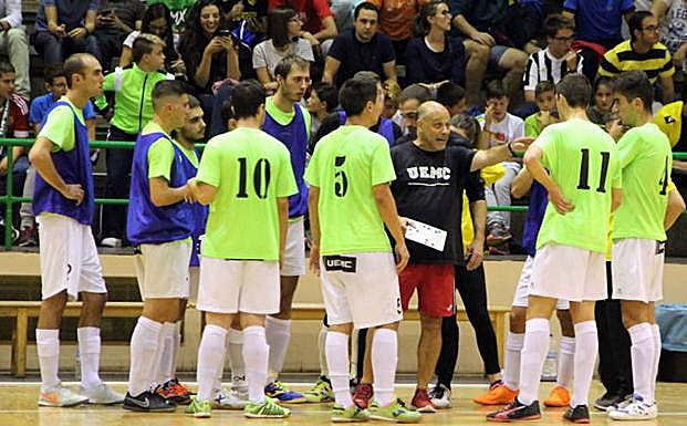 Imagen de un tiempo del Naturpellet Cuéllar durante un partido.