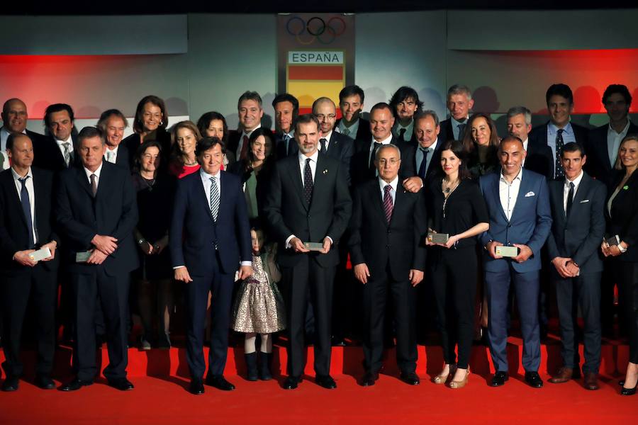 El rey Felipe VI ha presidido la XII Gala Anual del Comité Olímpico Español, un acto celebrado en la sede del COE en el que se ha rendido homenaje a los medallistas olímpicos de los Juegos de Barcelona 92.