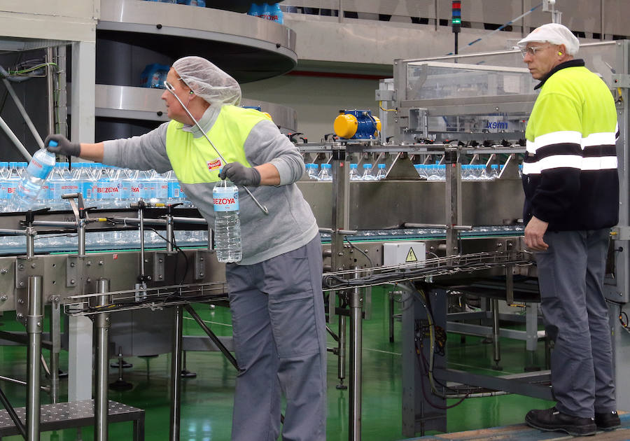 Fotos: Juan Vicente Herrera inaugura la planta de Bezoya en Ortigosa del Monte