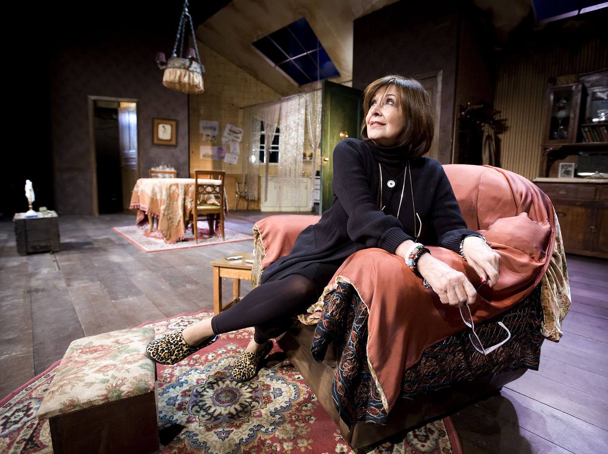 25.11.09 En el Teatro Ortega de Zamora antes de representar la obra 'La vida por delante'.