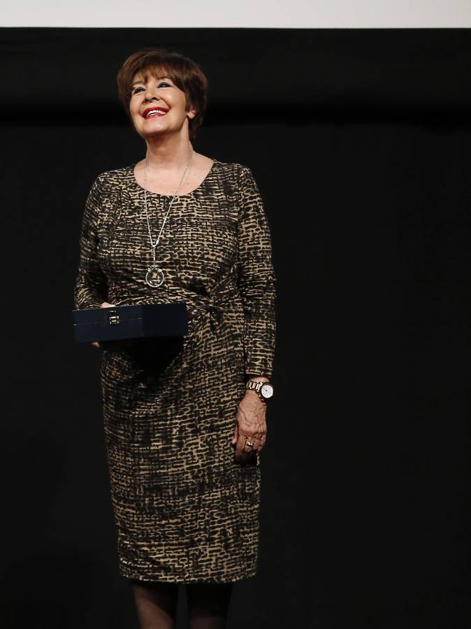 22.10.13 En el Teatro Calderón con su Espiga de Honor en la 58 Seminci.