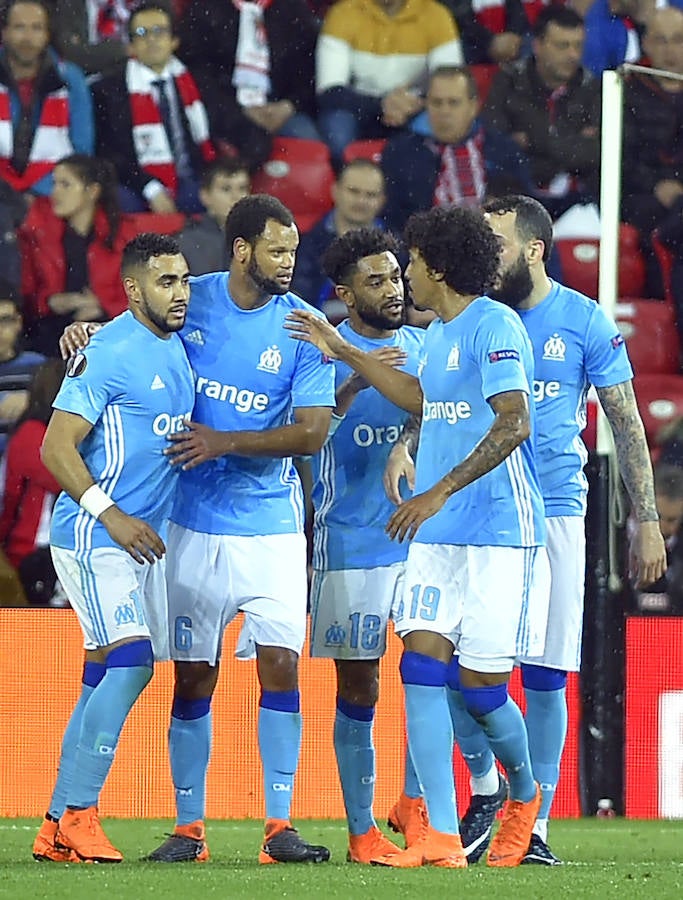 El cuadro bilbaíno sucumbió ante el Olympique de Marsella por 1-2 en San Mamés. Payet abrió el marcador de penalti y Ocampos remachó para los franceses. Williams recortó distancias y Aduriz fue expulsado por doble tarjeta amarilla.