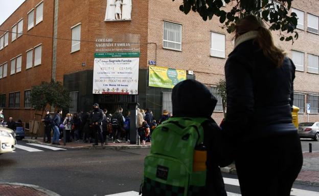 Fachada del colegio Sagrada Familia, cerca del cual tuvo lugar el intento de secuestro.