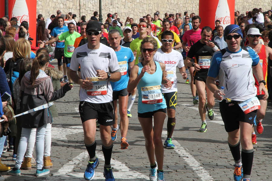 Varios corredores, durante una edición anterior de la Media Maratón.