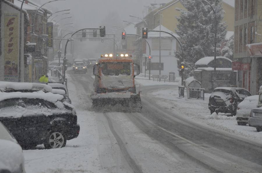 Fotos: Nieve en El Espinar y en el Puerto de Navacerrada