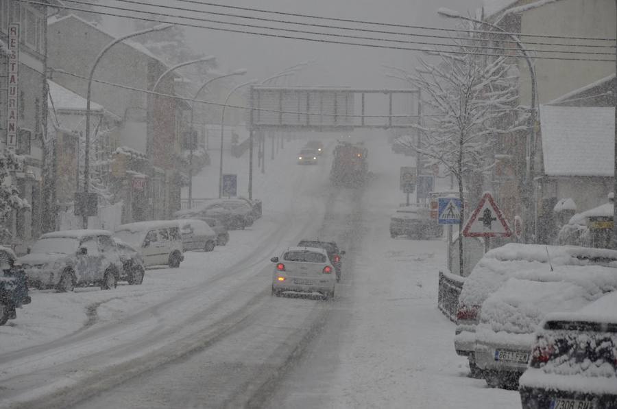 Fotos: Nieve en El Espinar y en el Puerto de Navacerrada