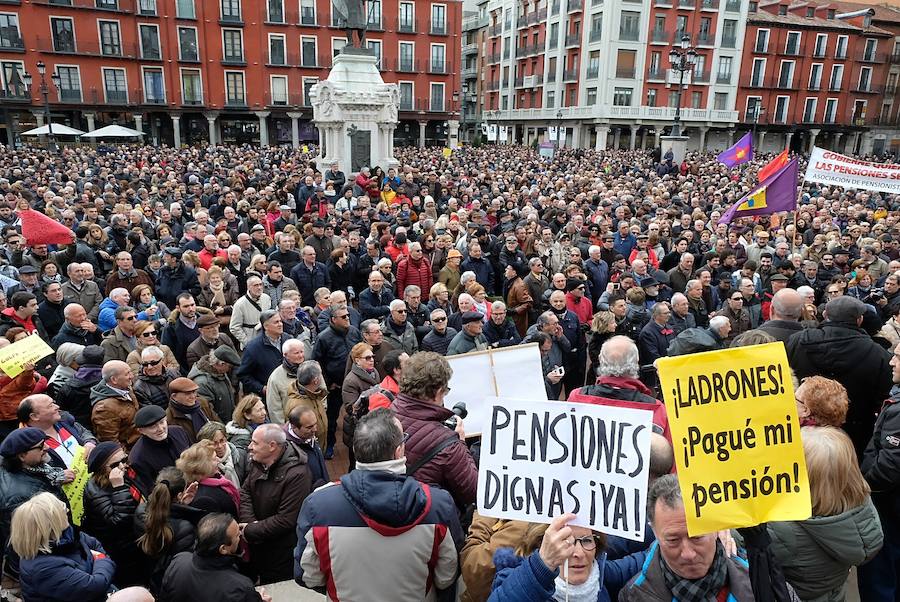 Fotos: Manifestación en defensa de las pensiones en Valladolid