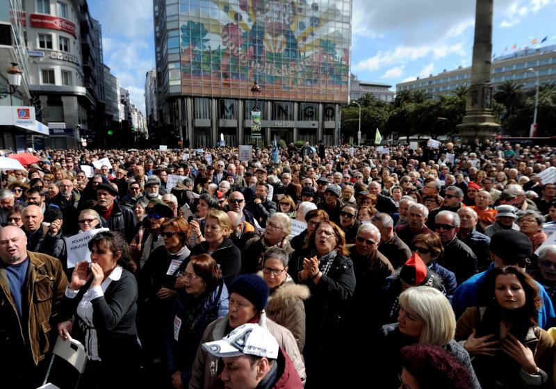 Madrid, Barcelona, Bilbao, San Sebastián, Vigo... protestan en las calles por el insuficiente alza del 0,25% y piden que estas ayudas se revaloricen en función del IPC