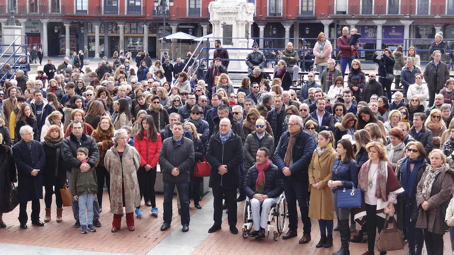 Fotos: Concentración en Valladolid en apoyo a la prisión permanente revisable