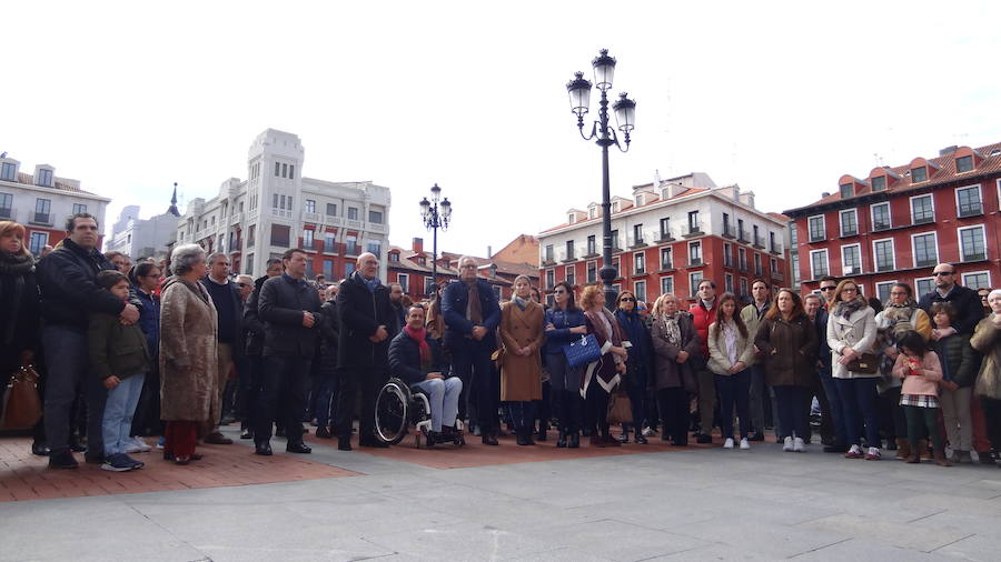 Fotos: Concentración en Valladolid en apoyo a la prisión permanente revisable